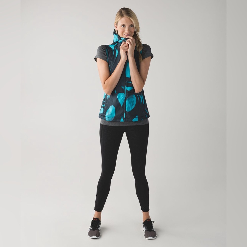 Lululemon Pack-It Vest - Picture 5 of 12
